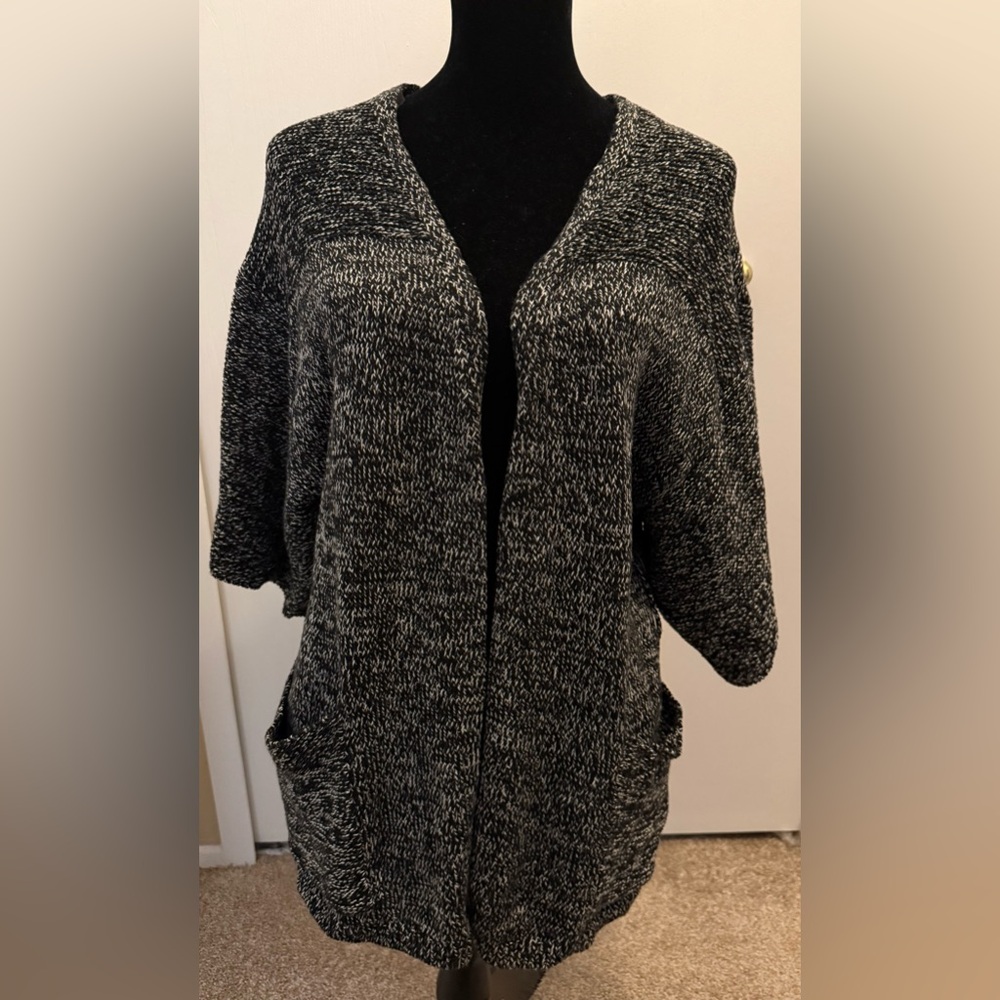 NWOT Vince Camuto Black and White Knit Sweater